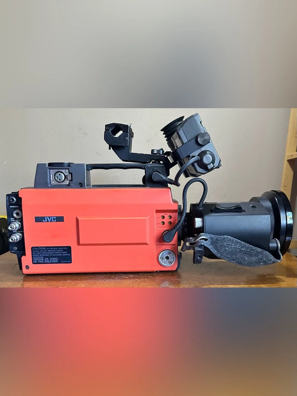 JVC Model KY-1900CH Portable Tree-Tube Professional Color Video Camera Camcorder